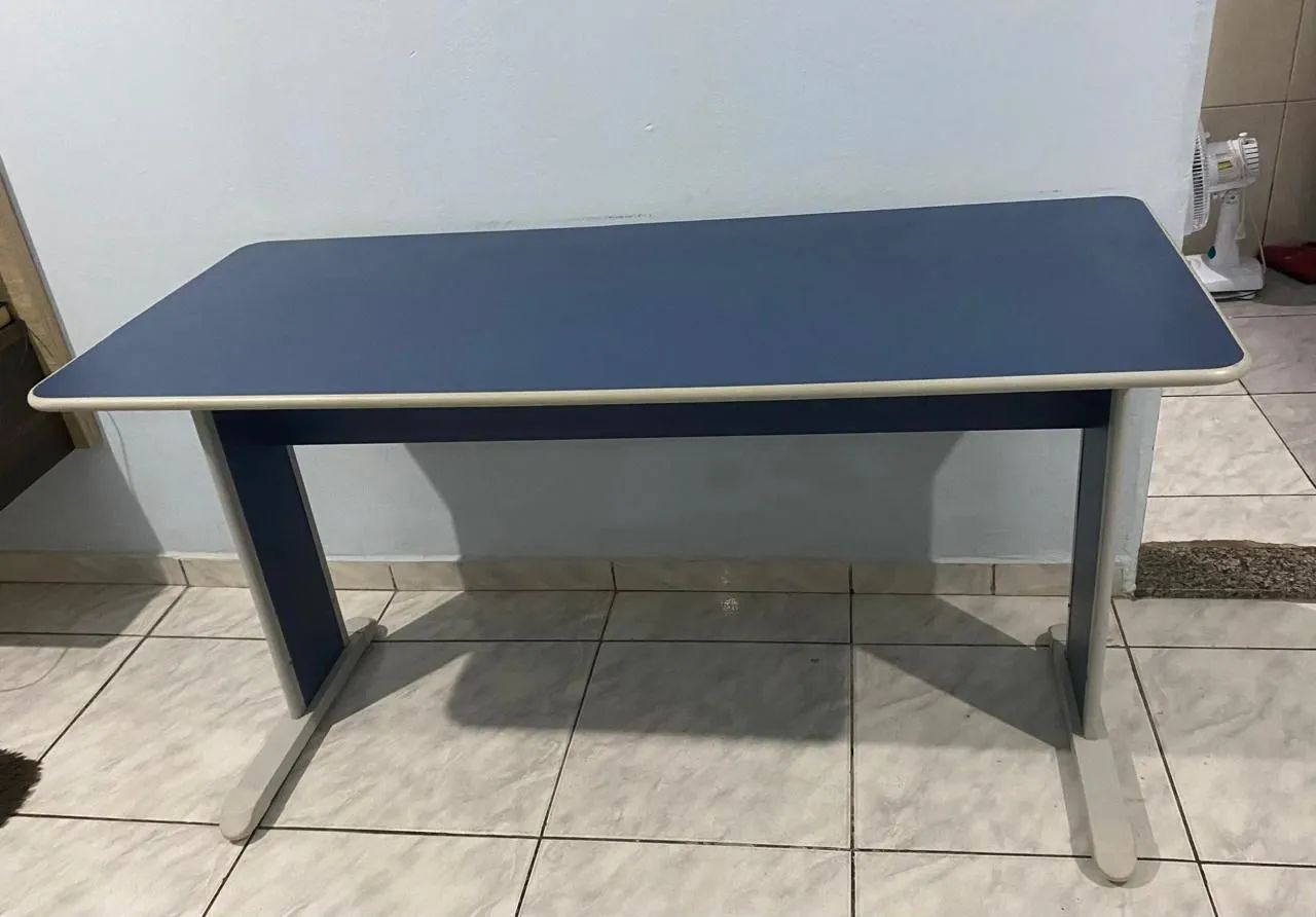 Mesa Retangular Bem Conservada - Foto 5