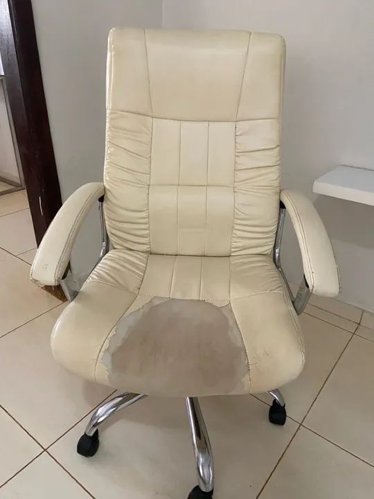 Cadeira de Escritório Giratória - Couro