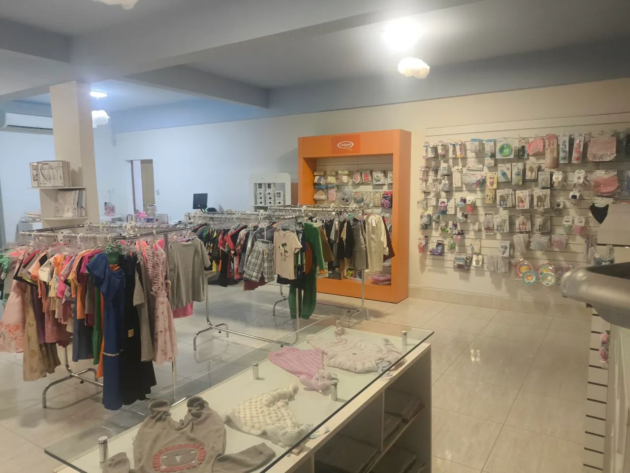 VENDO LOJA DE BEBÊ E ROUPAS NO JD AMÉRICA - Foto 2
