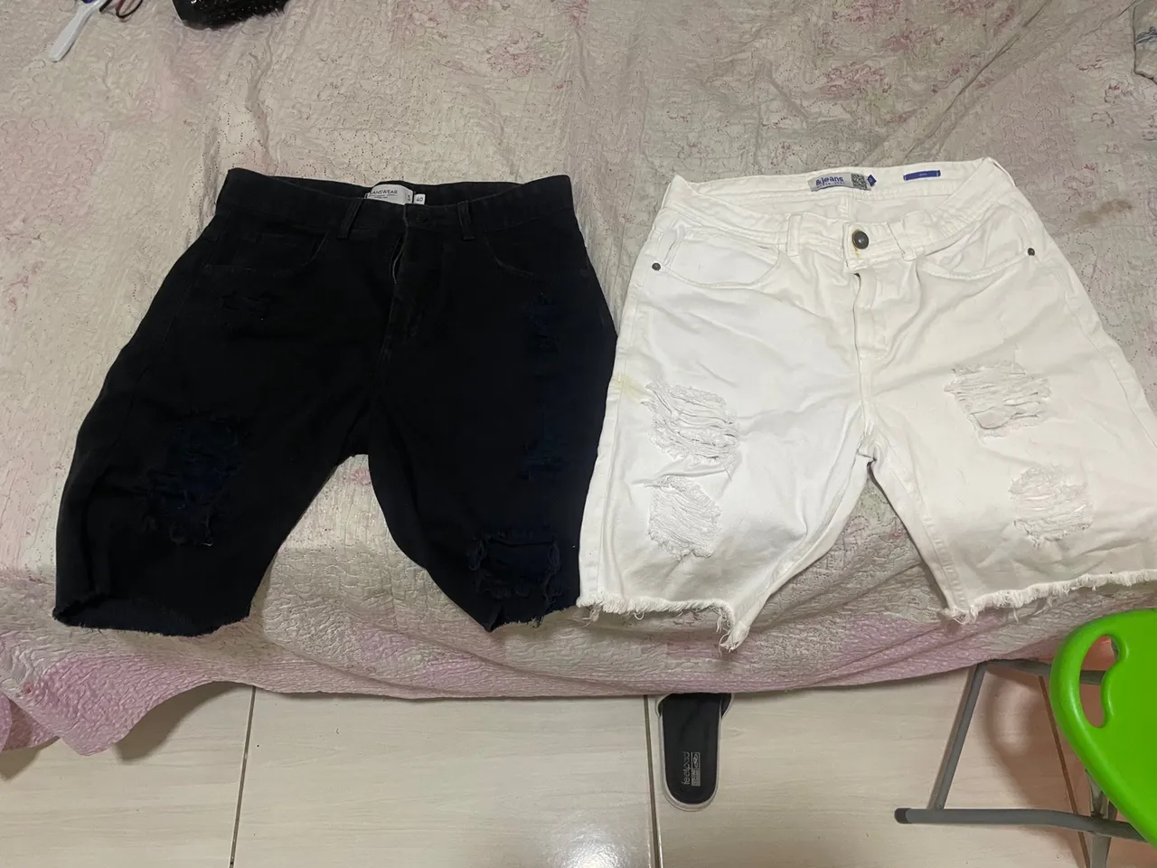 Dois short rasgado tamanho 40