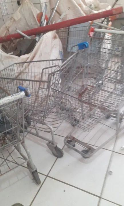 8 Carrinhos oferta  320.00 compras em ótimo estado - Foto 3