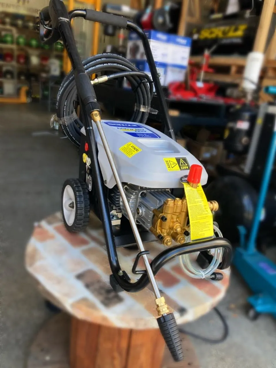 Lavadora Industrial de Alta Pressão 2950W 2030PSI com Carrinho