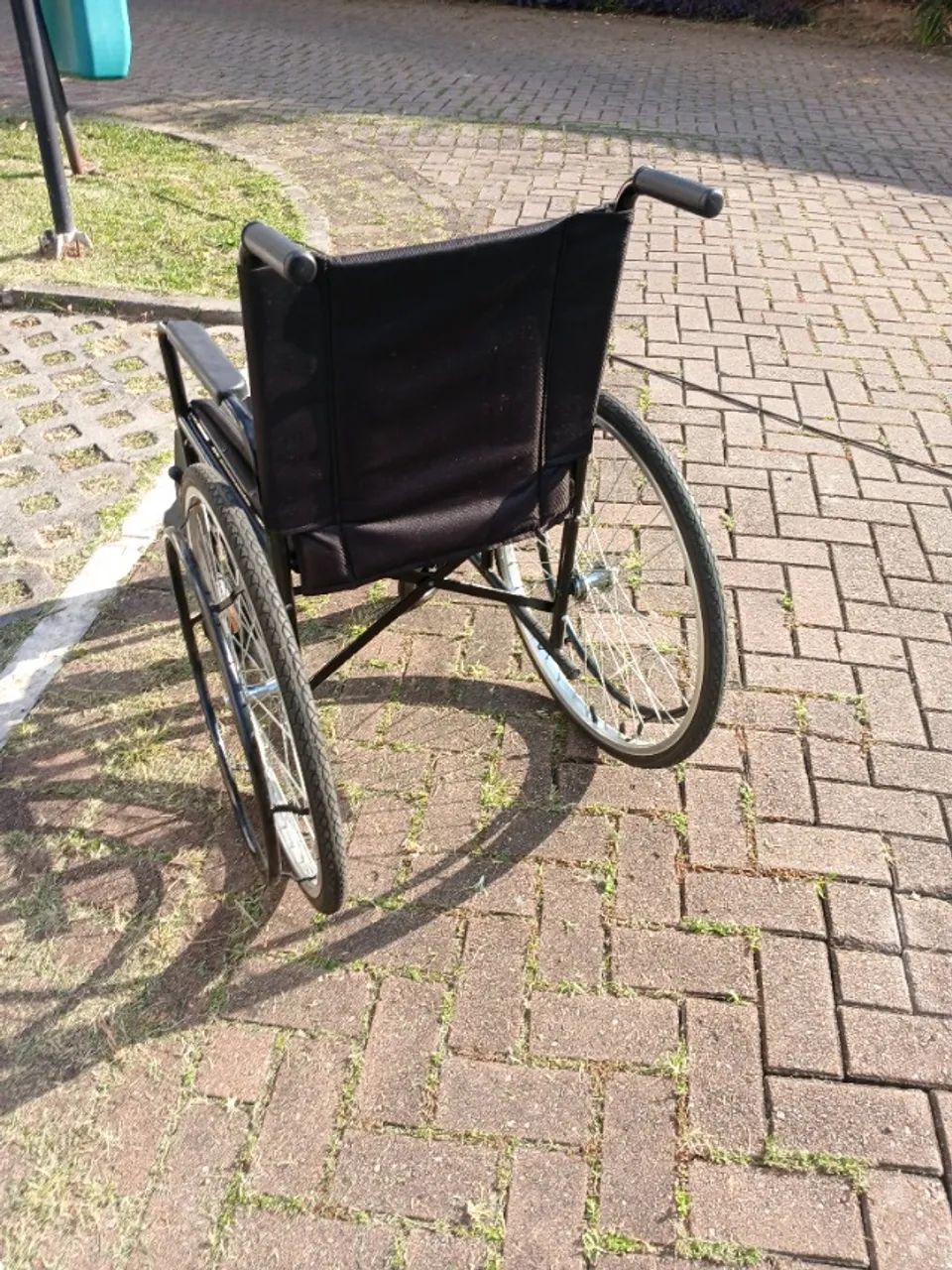 cadeira de rodas cds m2000 pneus infláveis novíssima usada 1 vez estabelecimento comercial - Foto 3