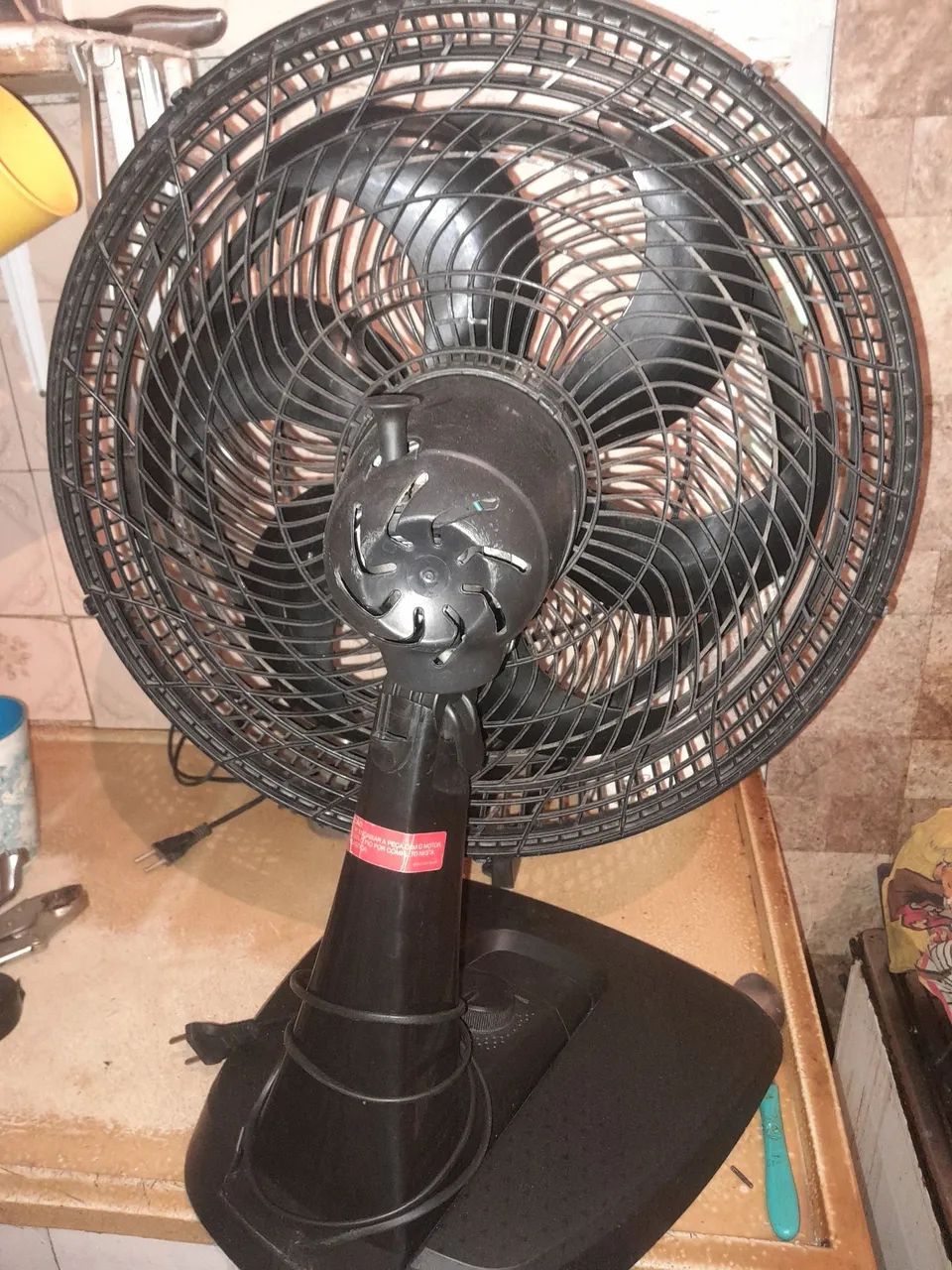 Vendo ventilador Arno semi novo põe 180.00 reais sou de duque de caxias rj