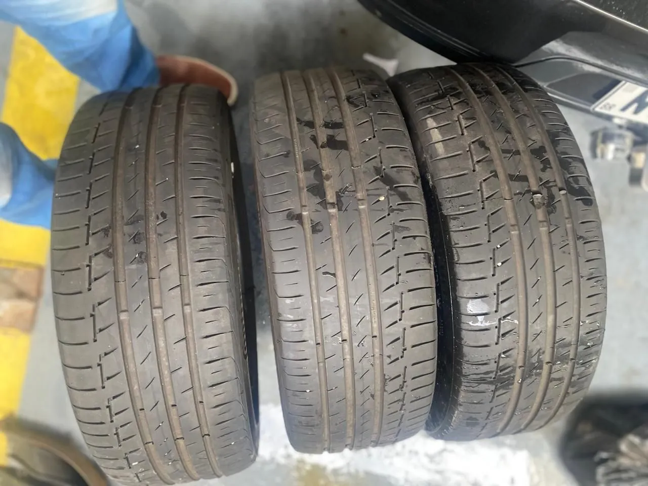 3 Pneus 215/45 r18 Continental. Estado de zero
