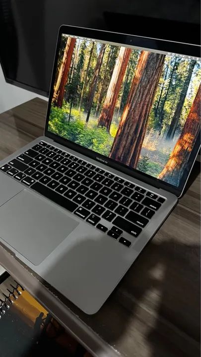 MacBook Air - M1 8 gigas. 256 gigas de armazenamento 