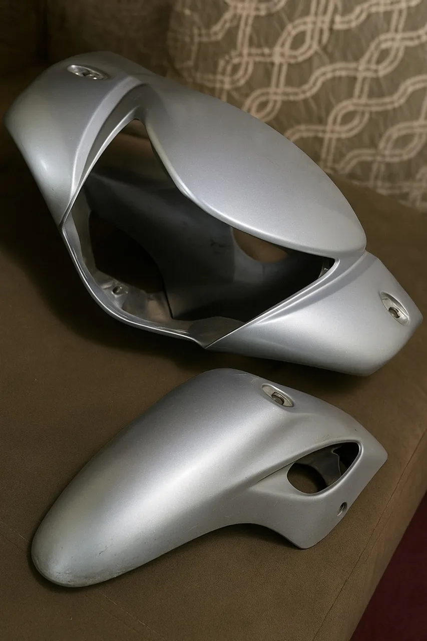 Vendo Paralama Dianteiro + Granada Frontal para Biz 125 (2015) - Cor Prata