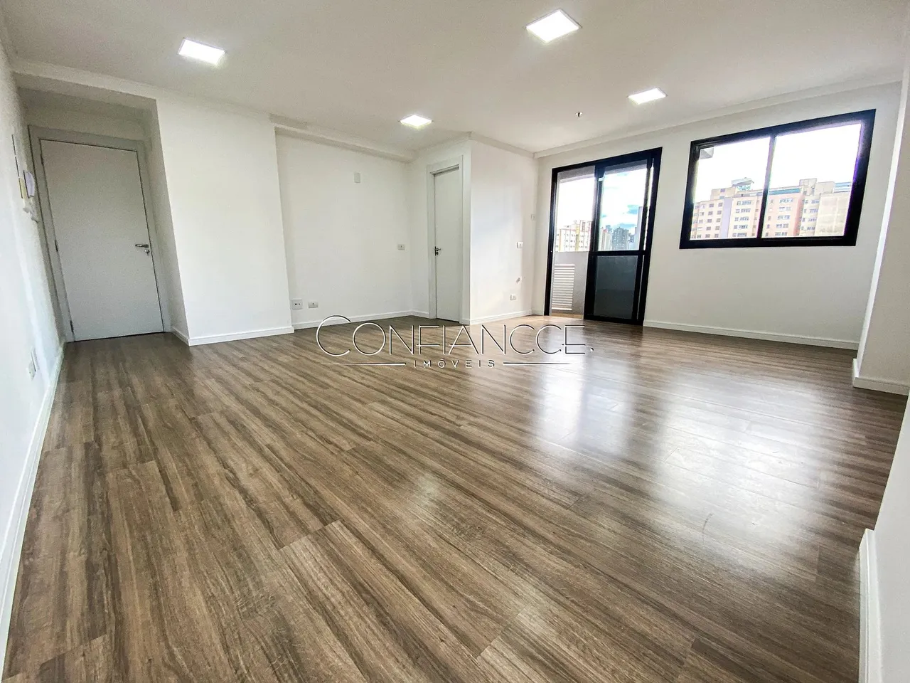 Sala comercial para venda no Centro de Curitiba/PR | Confiancce Imóveis