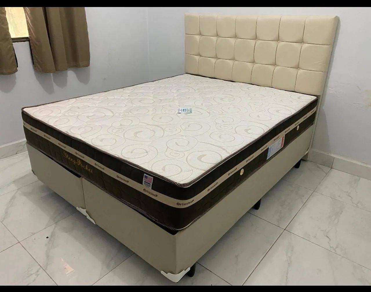 Cama queen size com colchão molas ensacadas e cabeceira