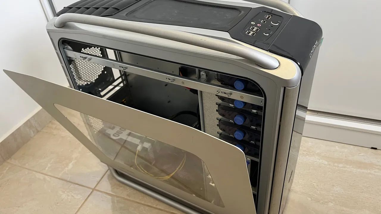 Gabinete Cooler Master Cosmos 1000 e fonte Antec 1000W - Foto 4