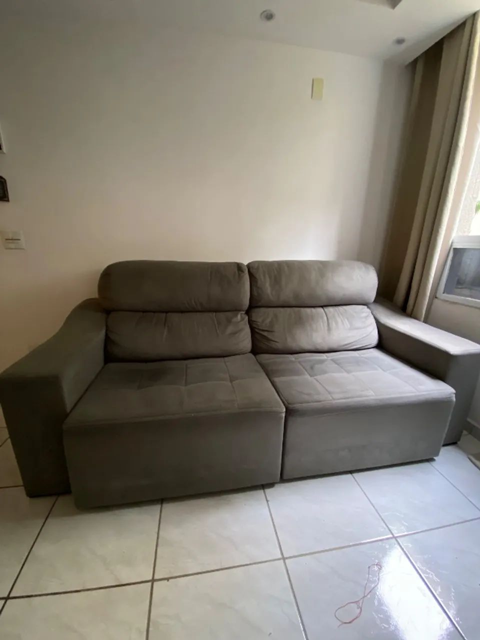 Mesa de jantar com 4 cadeiras e sofá retrátil reclinável  - Foto 2