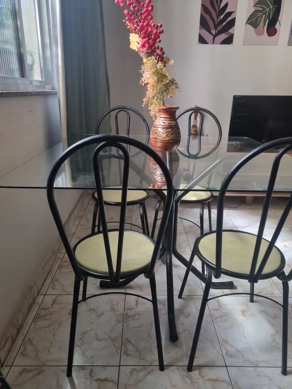 Mesa de Jantar de Vidro, com 4 Cadeiras - Foto 2