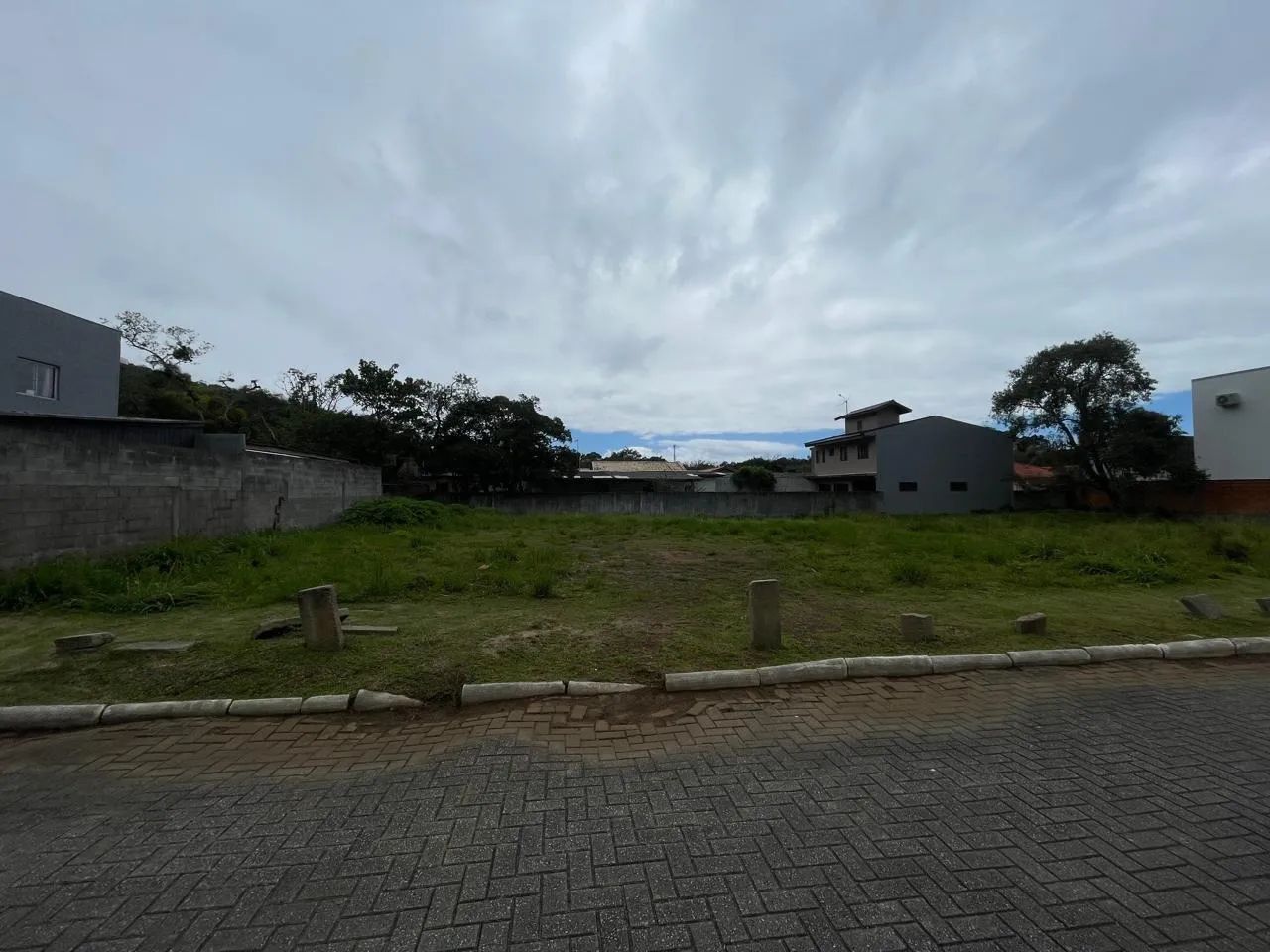Terreno em Condomínio Fechado com 637m² no bairro Campeche