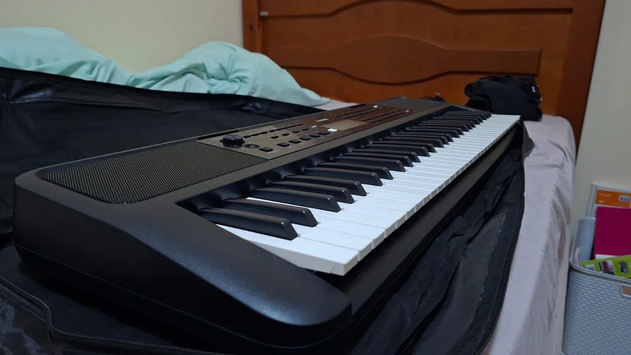 TECLADO YAMAHA PSR E383 CAPA INCLUIDA - Foto 4