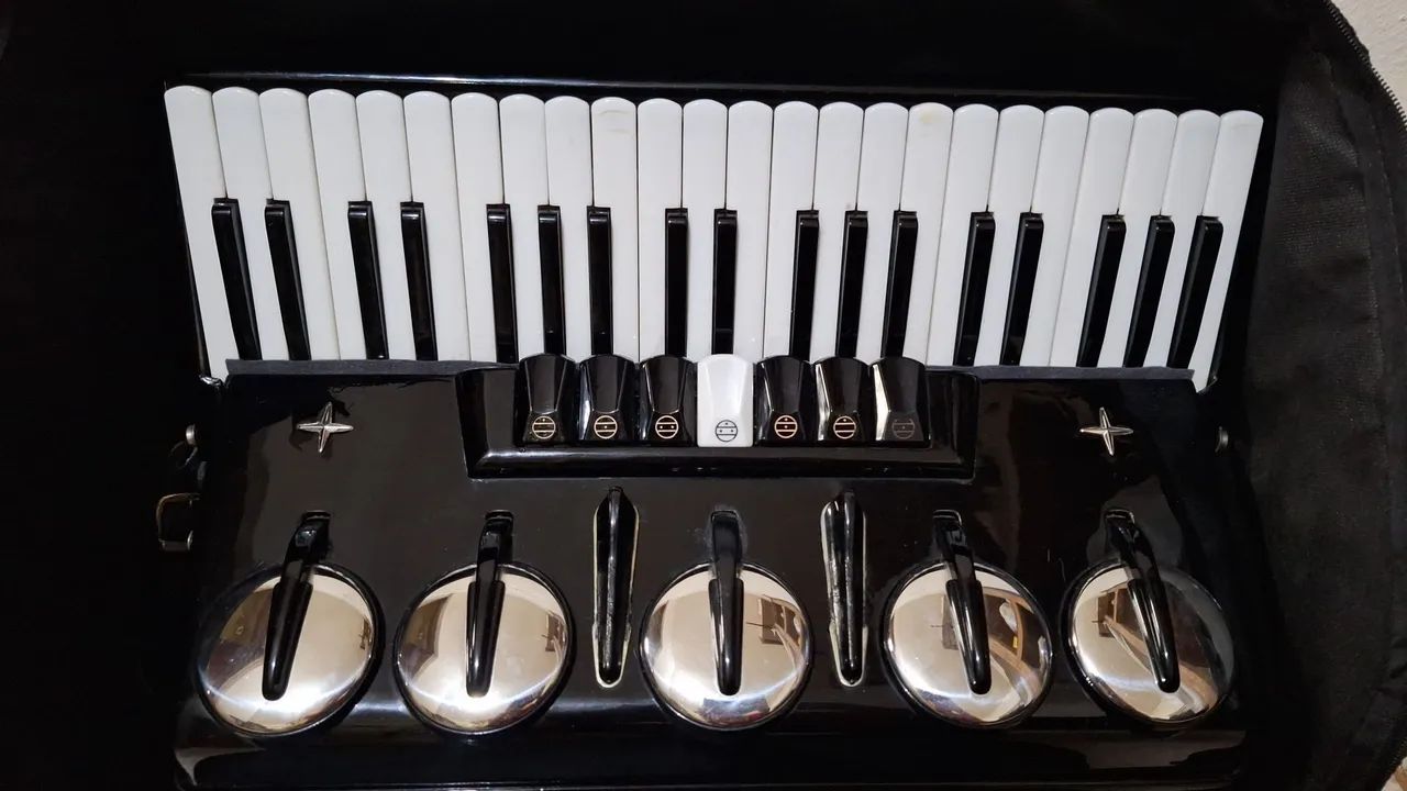 Acordeon Scandalli 120 Baixos.  - Foto 4