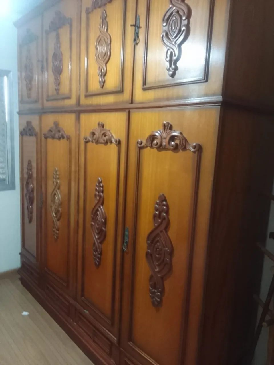 Guarda roupas estilo colonial