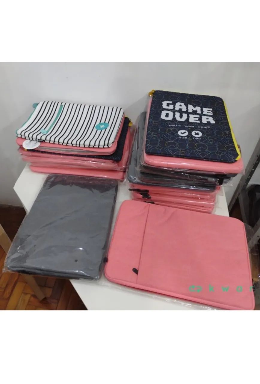 Kit com 18 Capa para Notebook com zíper grossa estruturada robusta preto rosa estampado