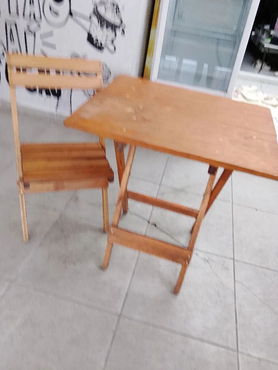 Mesa e cadeiras de madeira - Foto 2
