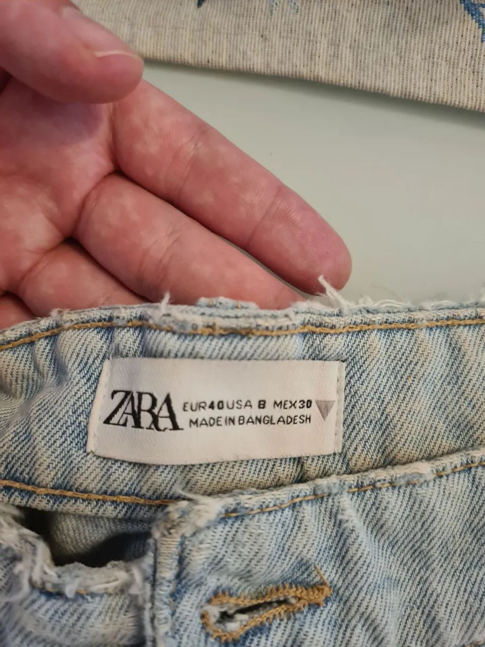 Short Zara destroyed curto jeans - usado - Foto 2