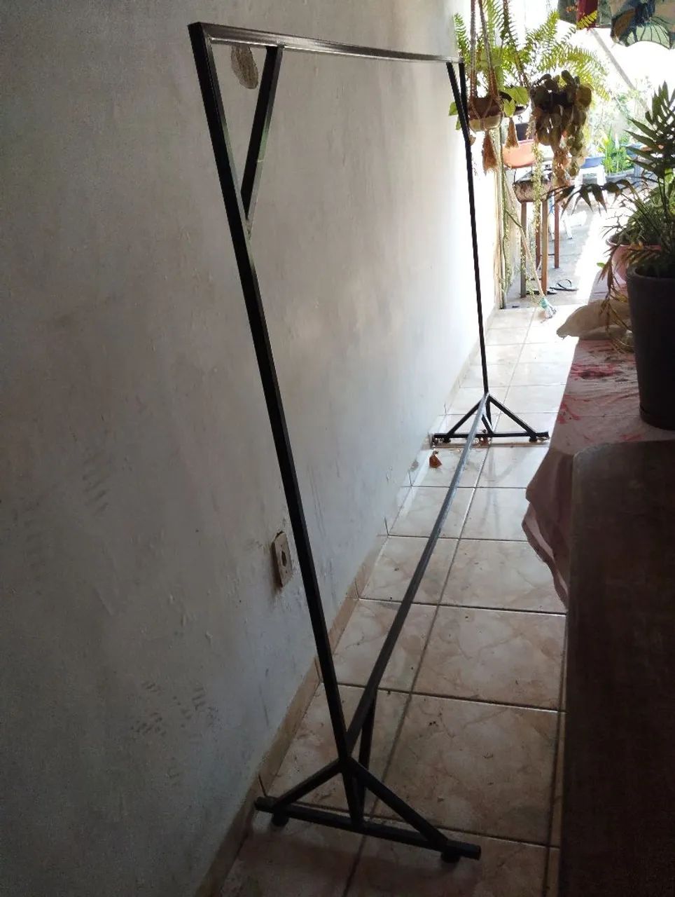 Arara de roupas resistente 