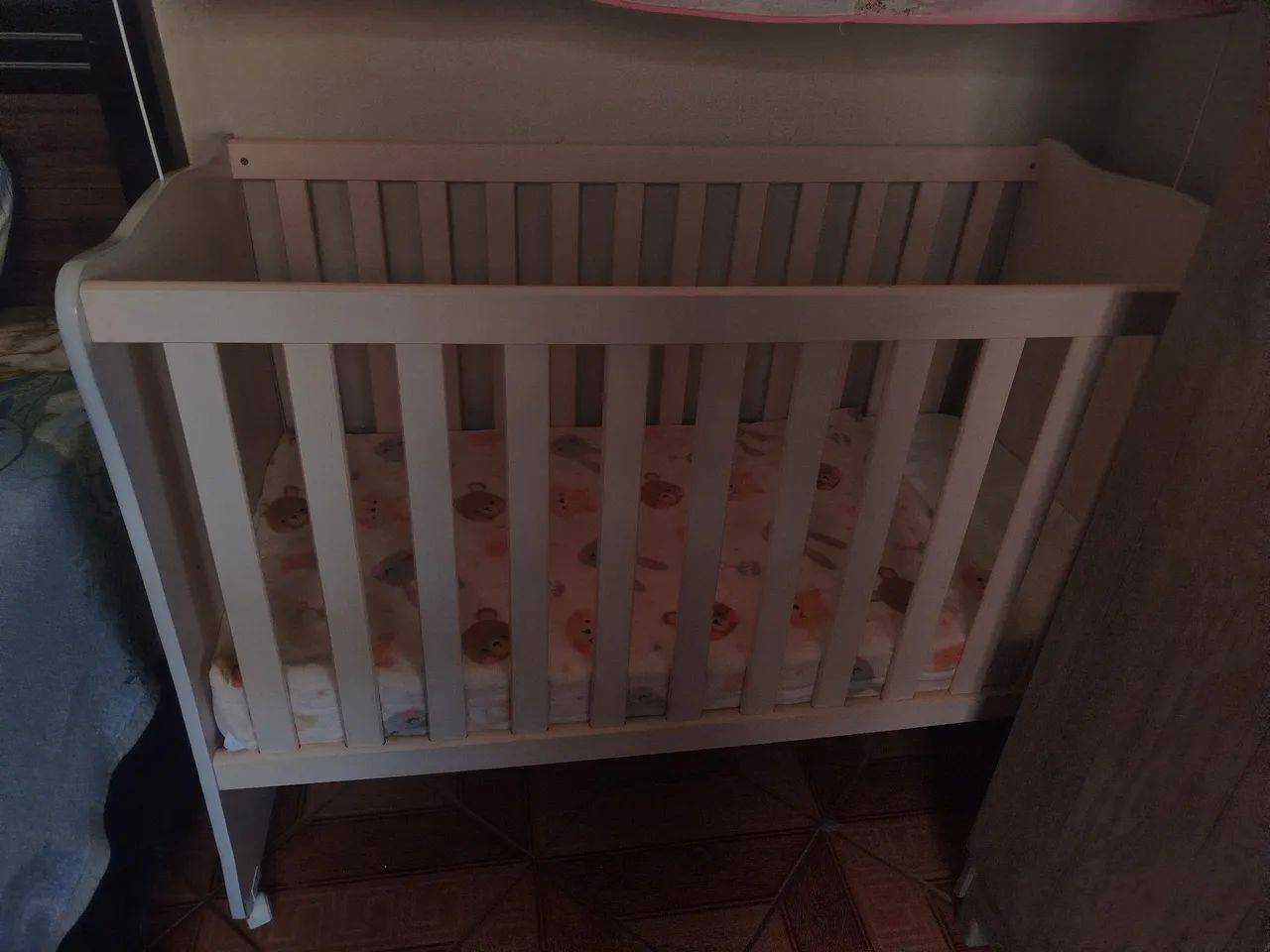 Vendo berço com colchão bem conservado  - Foto 3
