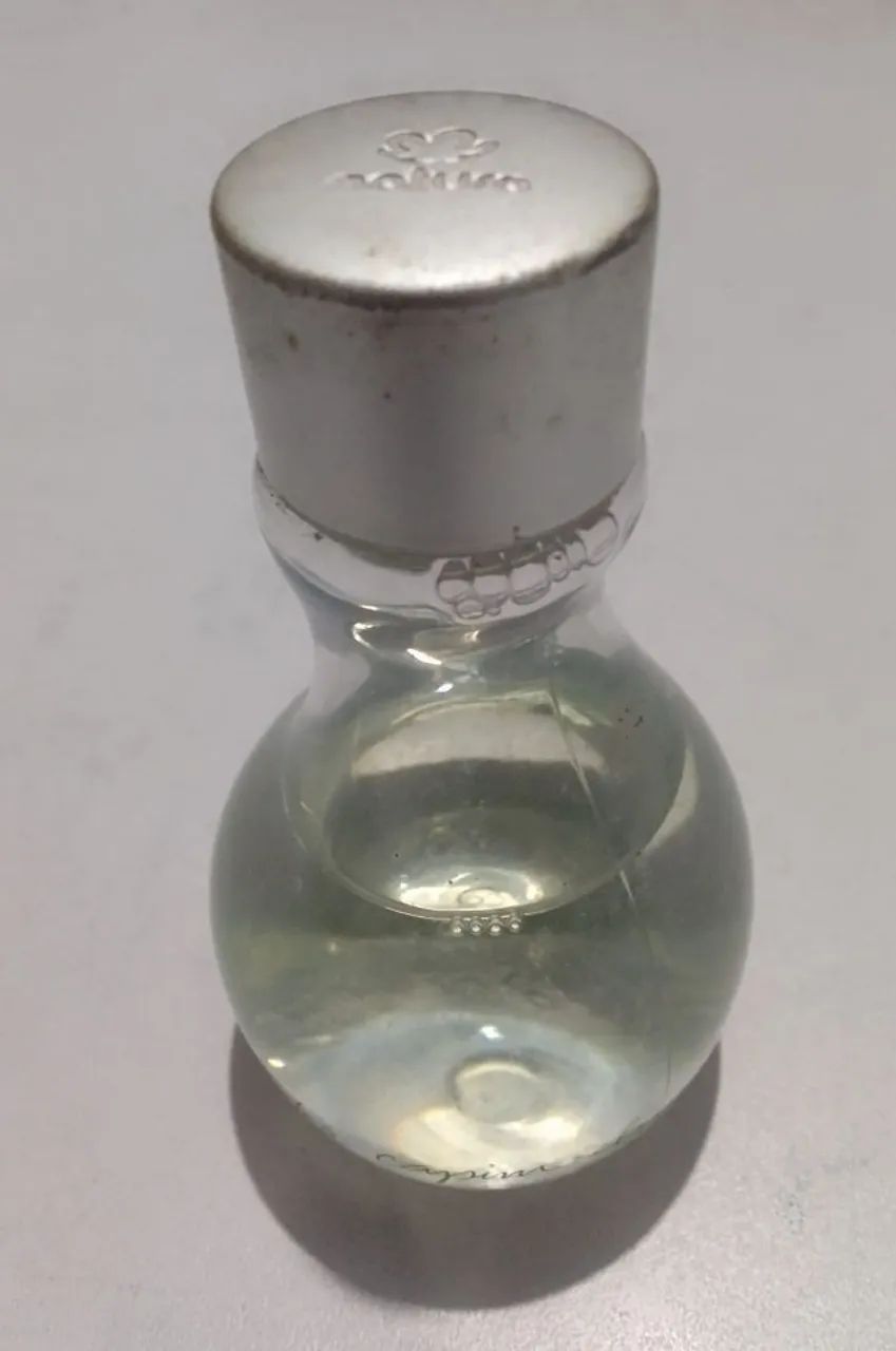 Vidro vazio de perfume 