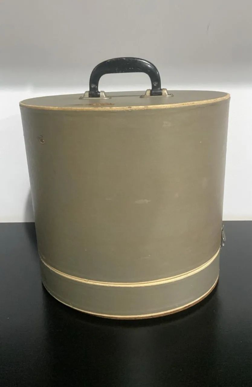 Caixa Porta Chapéu Peruca Forrada Com Couro Vintage 