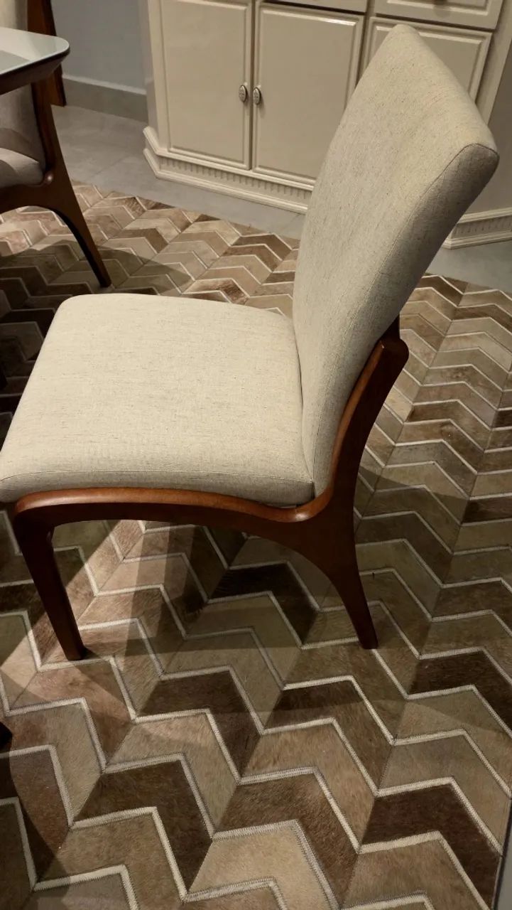 Linda mesa de jantar 8 lugares, semi nova impecável  - Foto 4