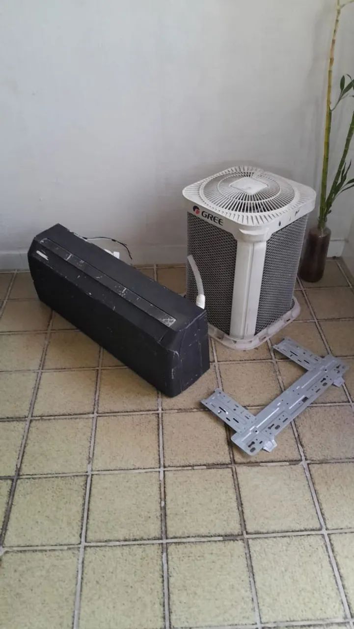 Oportunidade. Split inverter seminova com suporte 