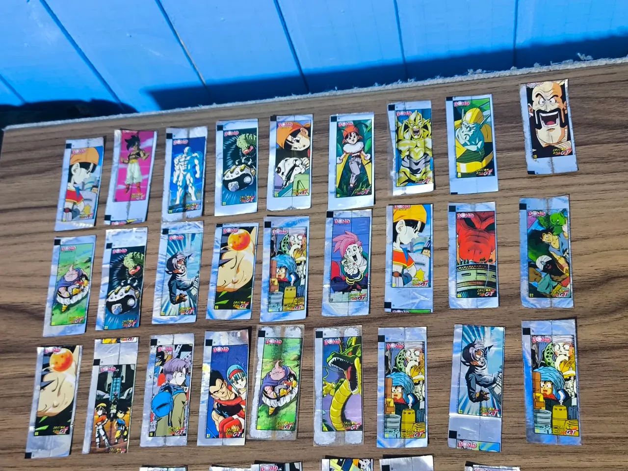 Lote com 43 figurinhas bond dbgt dragon ball gt - Foto 2