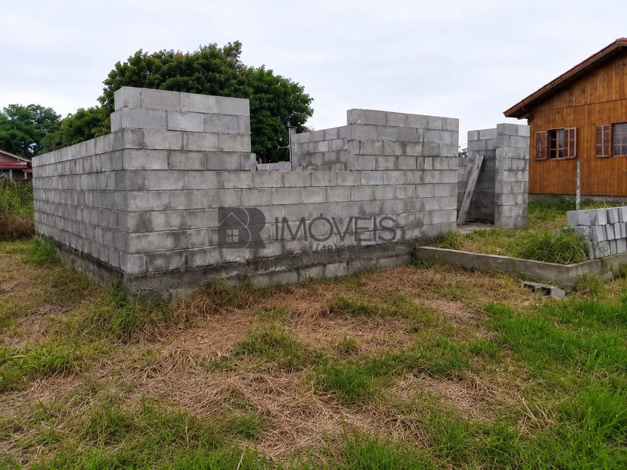 Venda - Terreno com Casa em Construção | Sambaqui - Foto 3