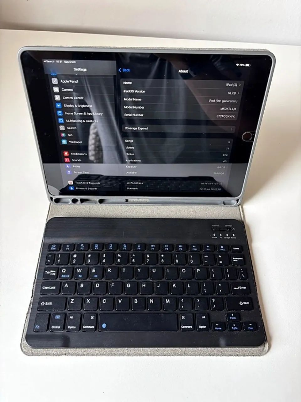 Tablet Apple iPad 9ª geração 64GB Wi-Fi + capa com teclado + caixa - Foto 2