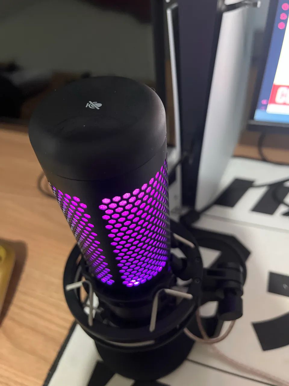 Microfone Hyperx QuadCast S RGB 2 meses de uso - Foto 3