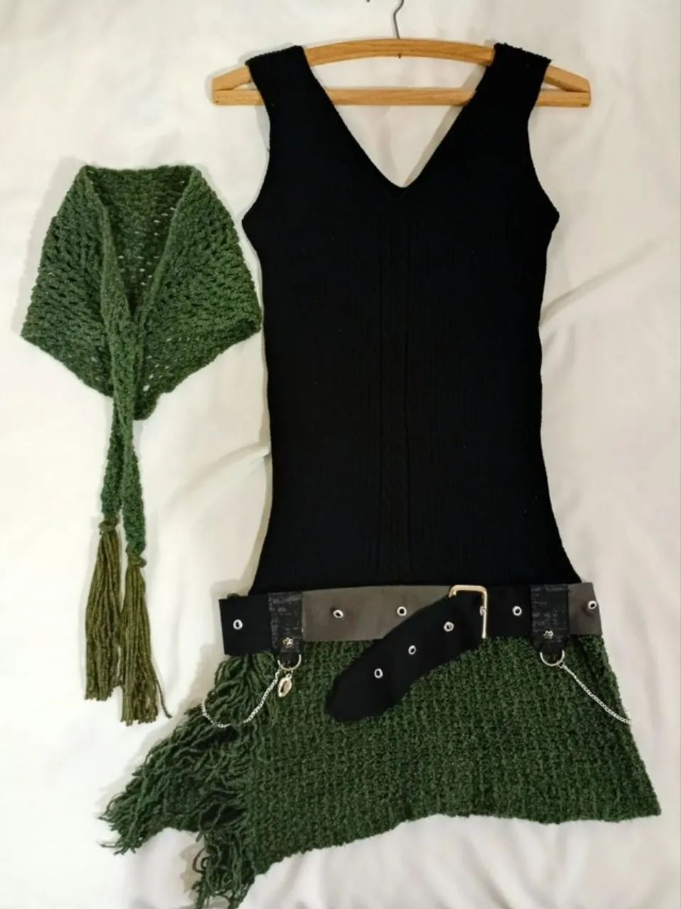 Vestido assimétrico tricôs + lenço
