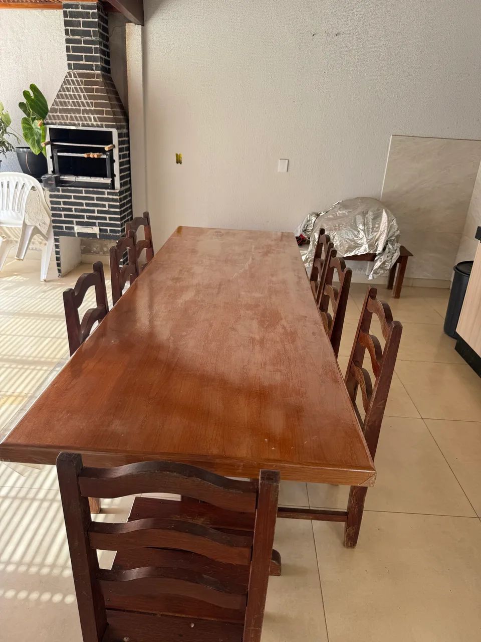 Mesa de madeira com 7 cadeiras - Foto 3