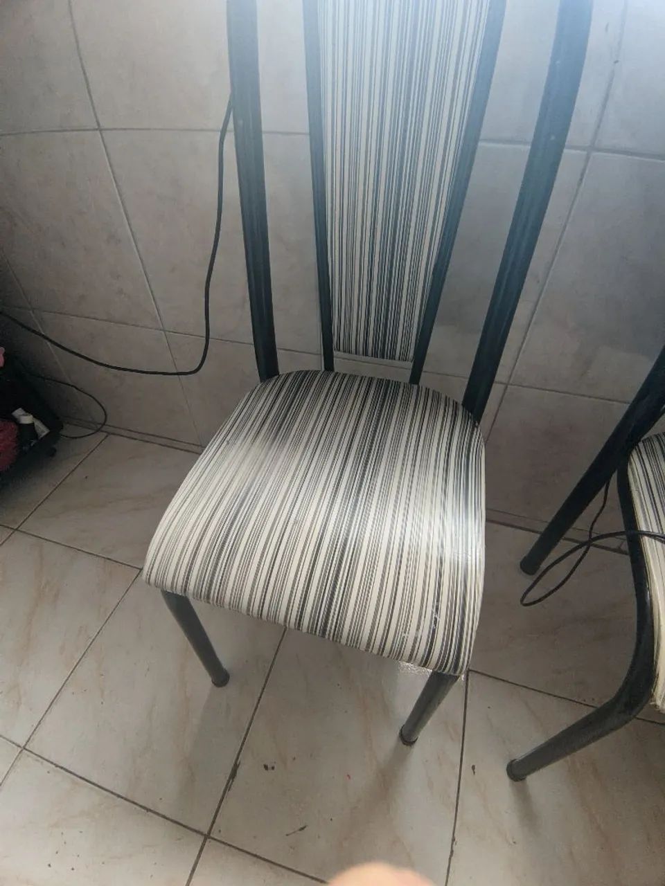 Mesa de Mármore com 4 cadeiras  - Foto 4