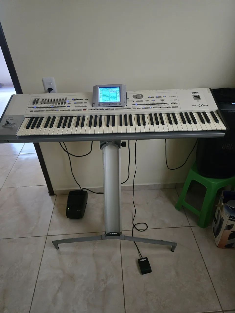Vendo um teclado pa2x muito concercsdo funcionado perfeitamente ja sampleado troco tb - Foto 2