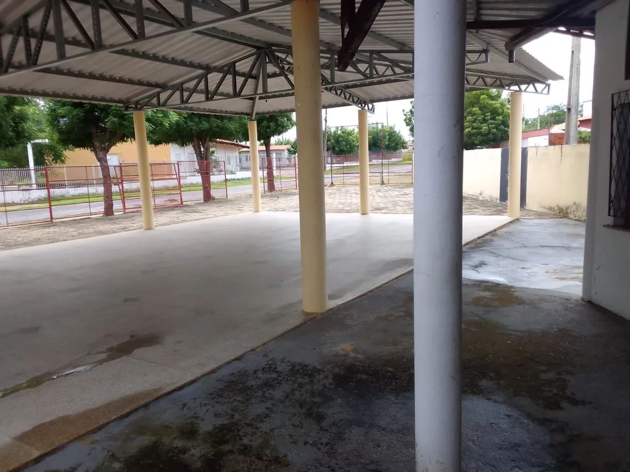 Espaço de 3 Lotes Comerciais c/ galpão, cozinha 