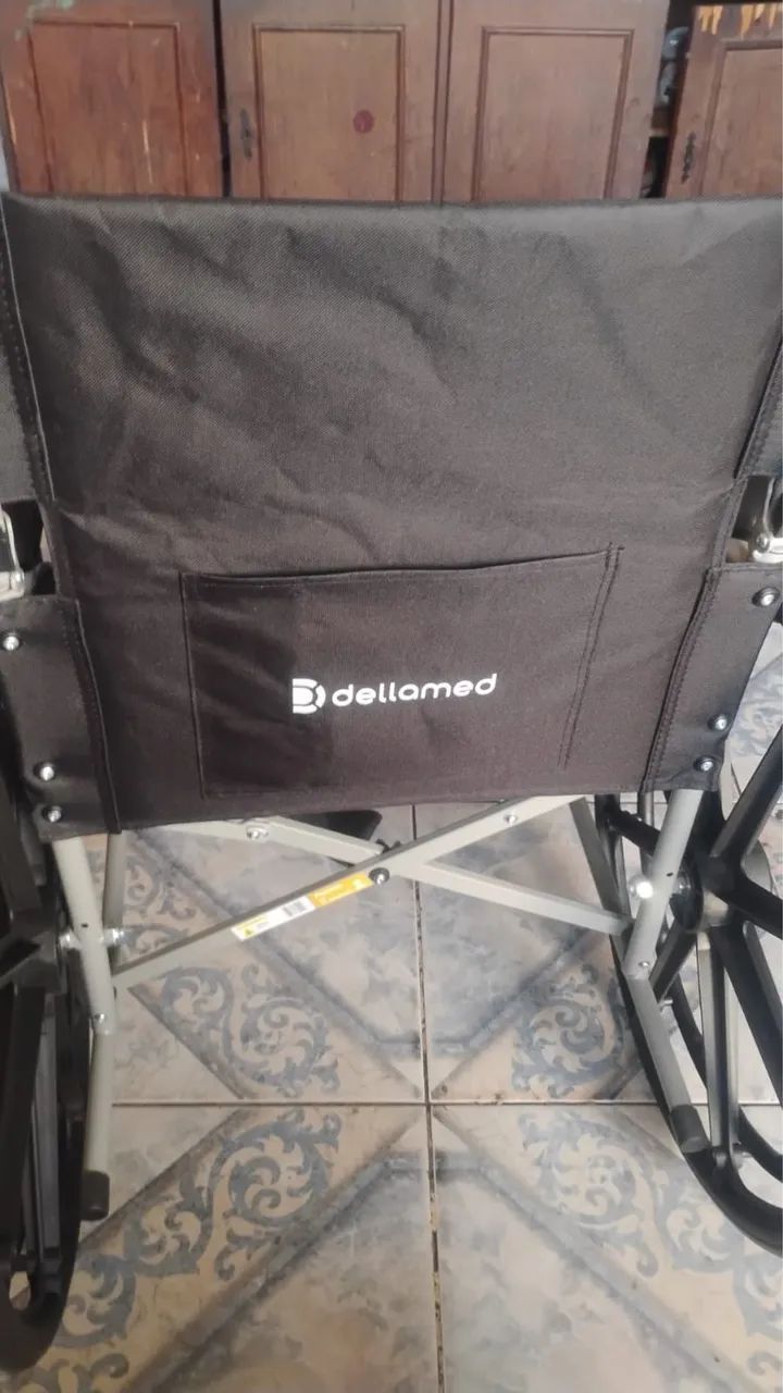 Vende se cadeira de rodas nova  - Foto 2