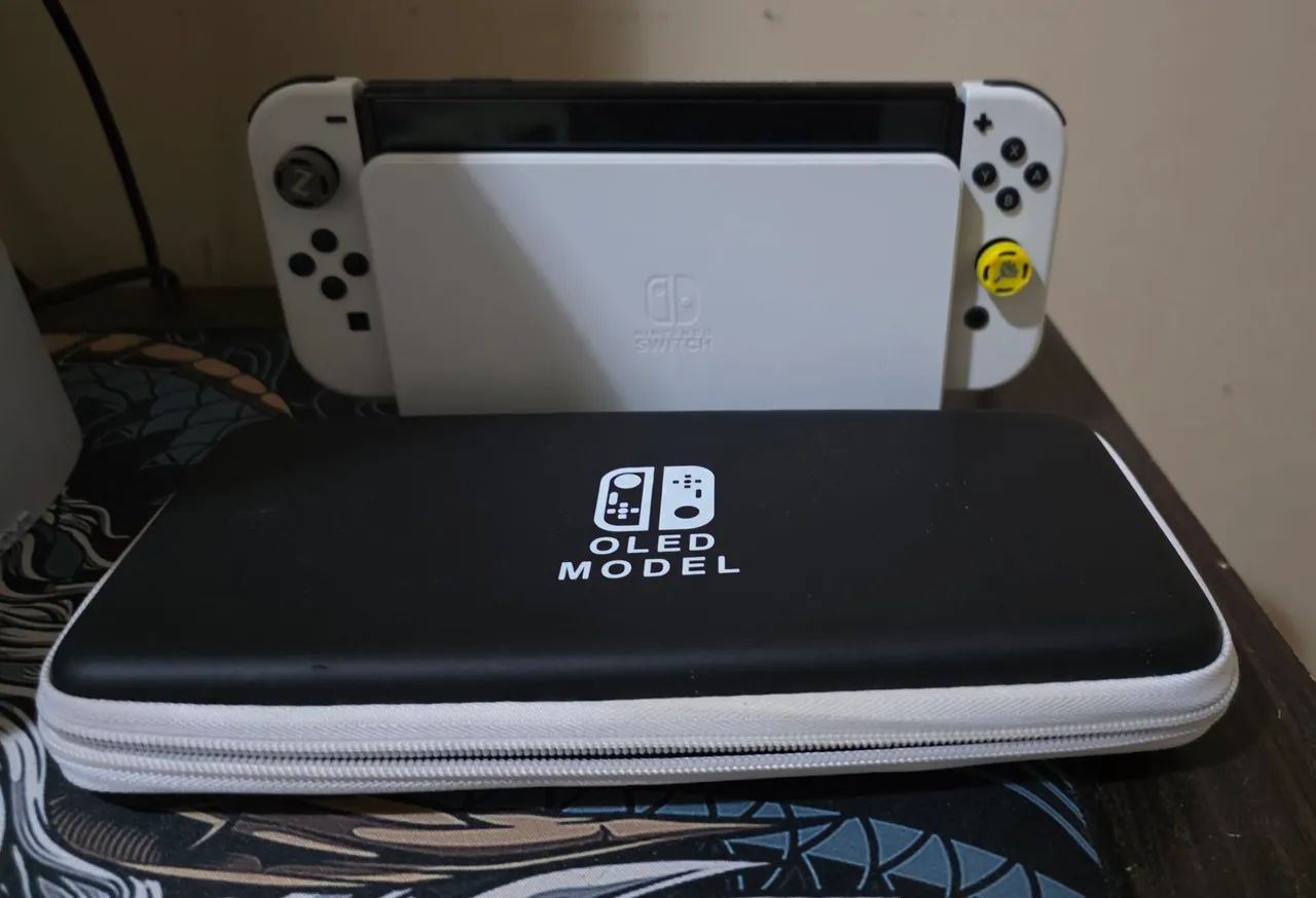 Nintendo Switch Oled com Case (usado)