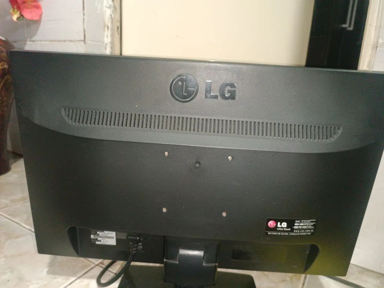 Monitor LG 20 Polegadas Funcionando Com Avarias  - Foto 3