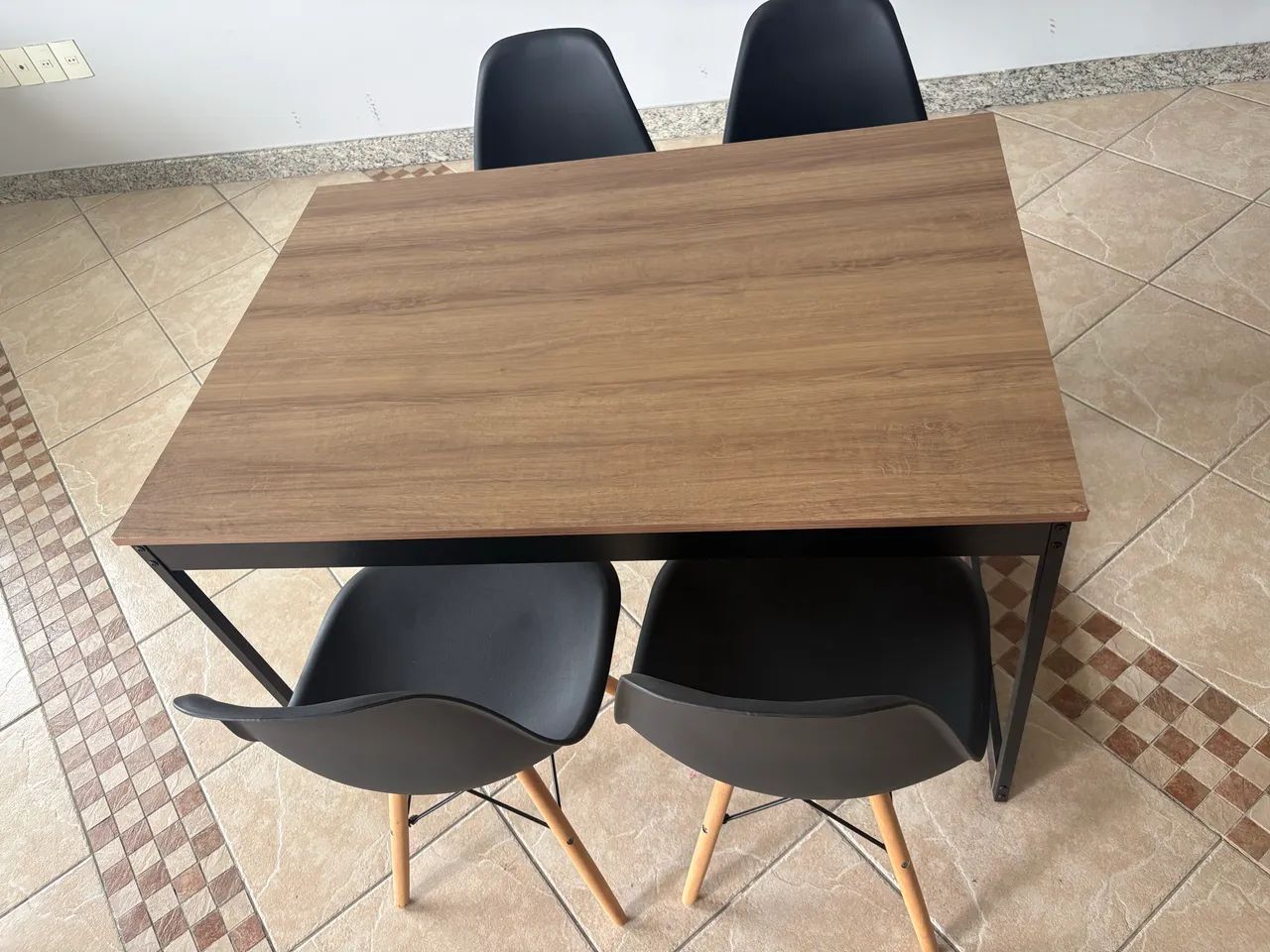 Mesa 4 cadeiras 