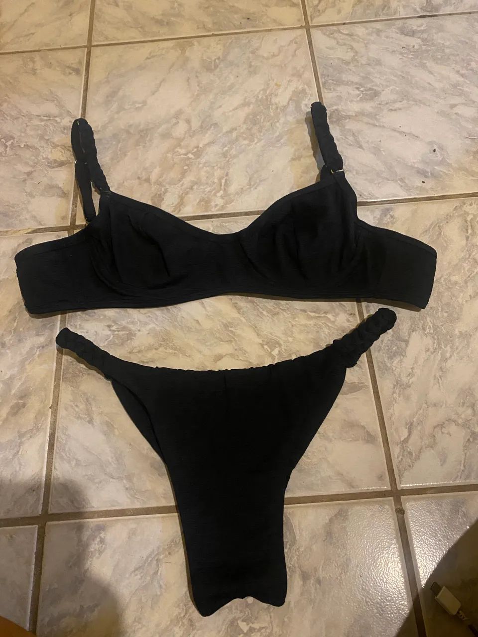 ? FACÇÃO DE COSTURA - ROUPAS E BIQUÍNIS ?