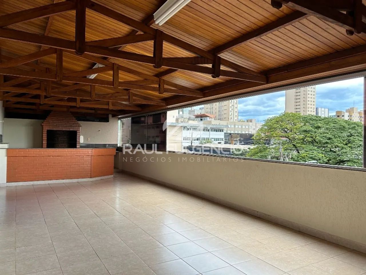 Sala comercial para alugar na avenida JK em Londrina