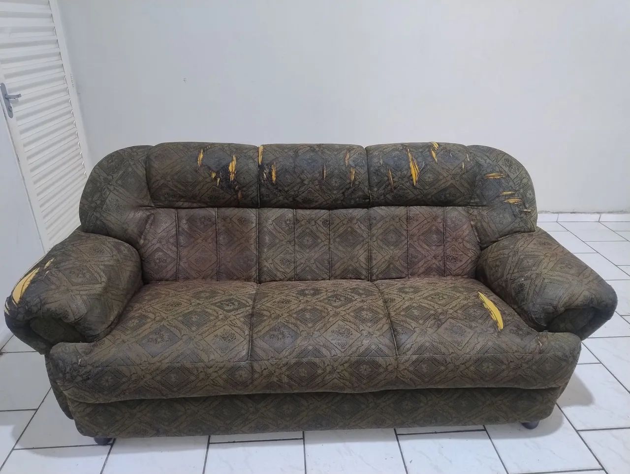 ?CONJUNTO DE SOFAS + PEZINHO - ROSEIRA/SP - Foto 2