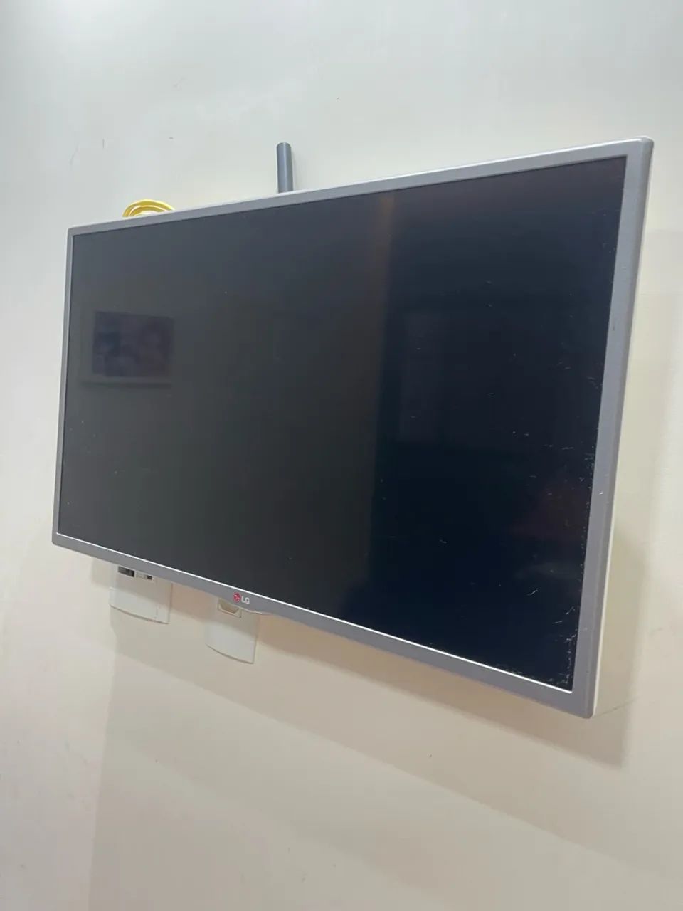 Tv LG lcd 32 polegadas com controle original e antena - Foto 2