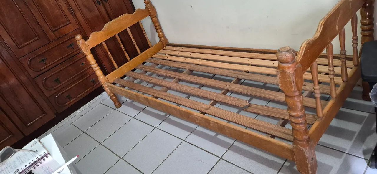 Cama de solteiro de madeira. - Foto 3