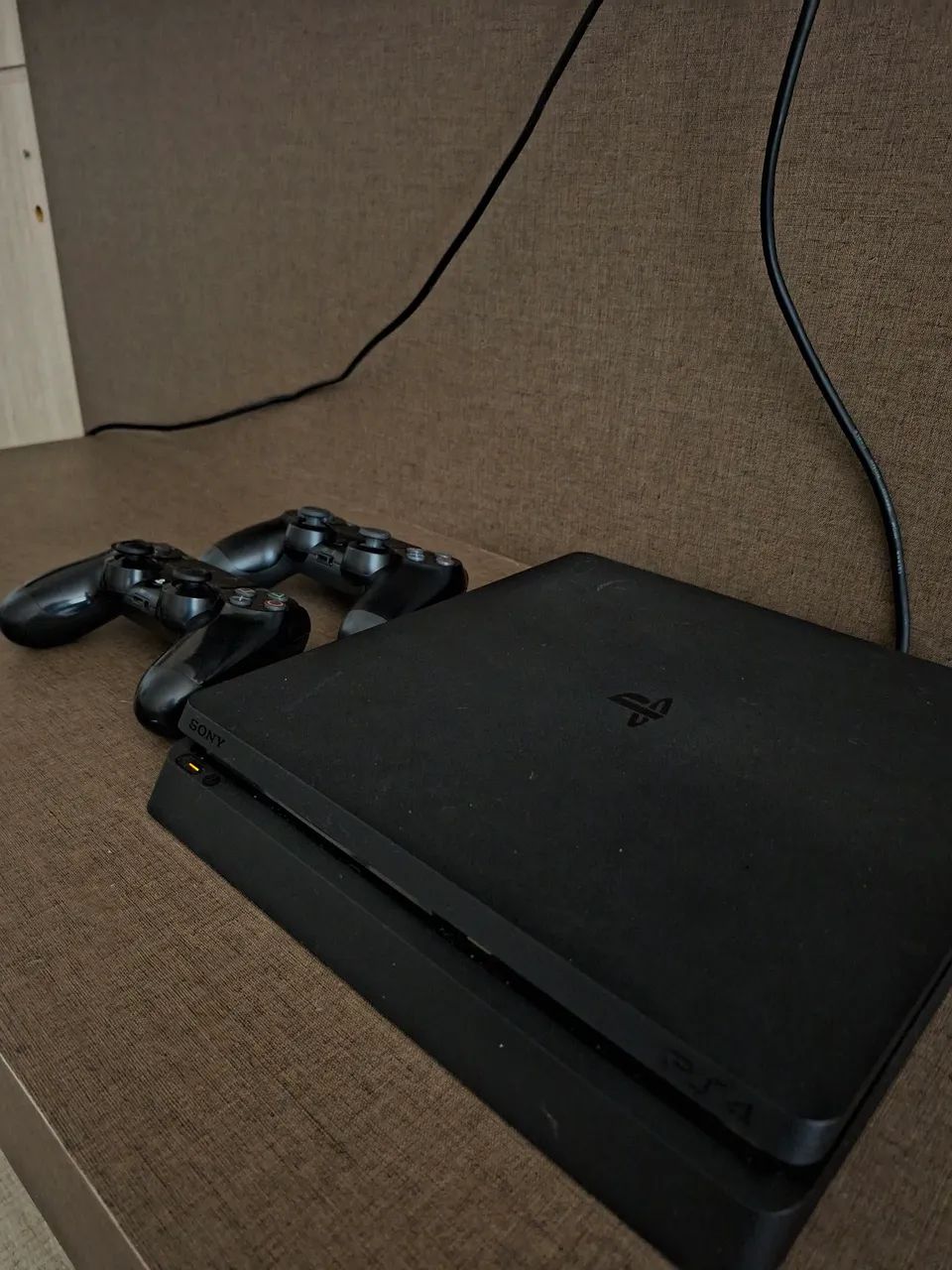 PLAYSTATION 4 slim 1tb