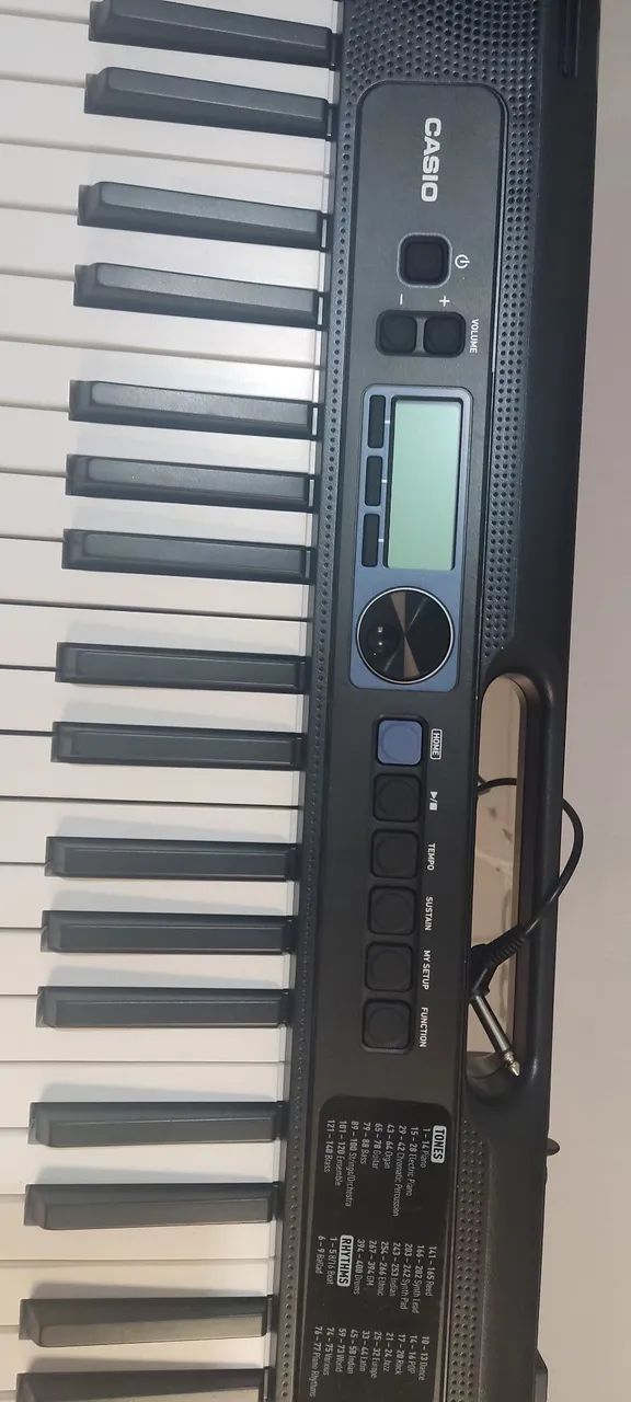 Teclado Cassiotone CTS 300 Semi novo com pedal e suporte - Foto 4