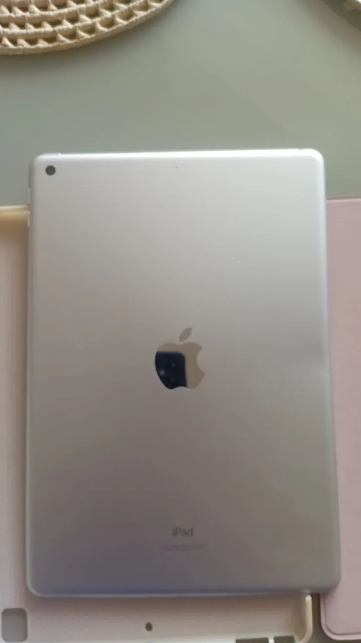 iPad 9ª Geração 64GB Prata - Vidro Trincado - Funcionando